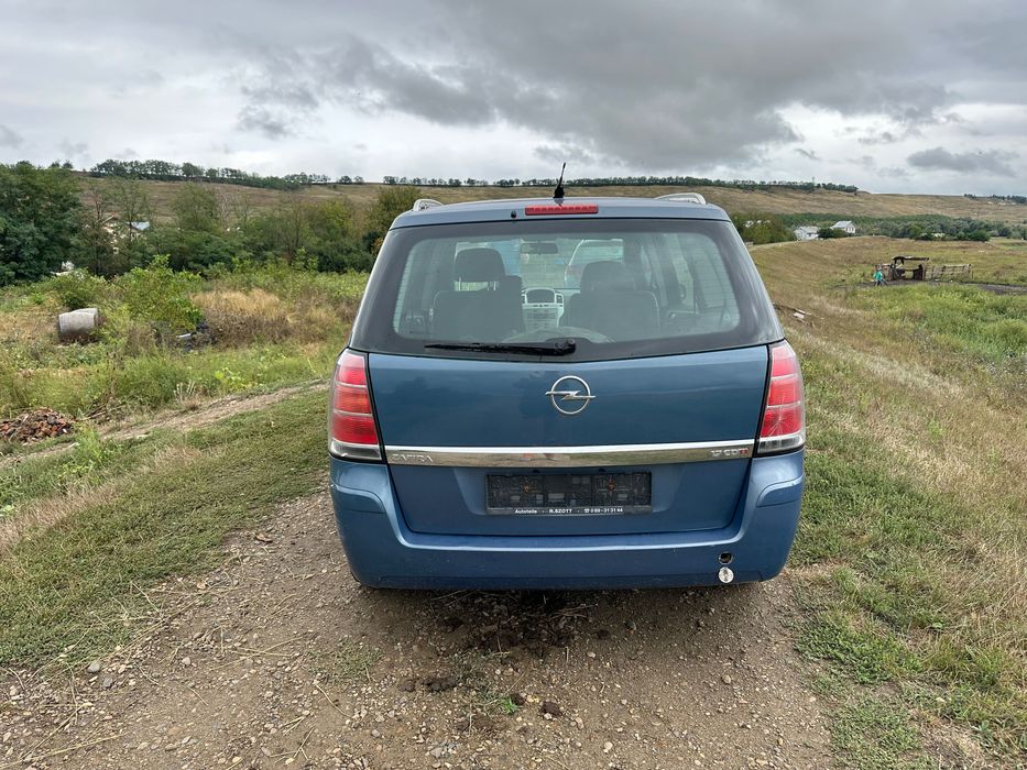 Dezmembrez opel zafira 1.7 cdti 2008