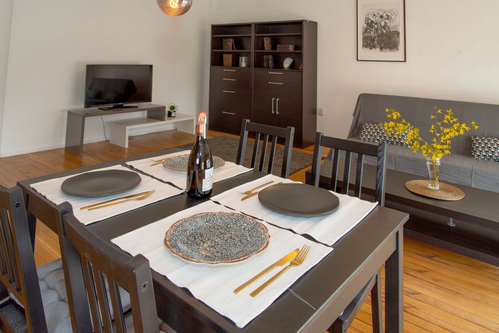 Продава се Тристаен апартамент в ж.Южен парк - 100 кв.м за 2680 €/кв.м - Снимка #1