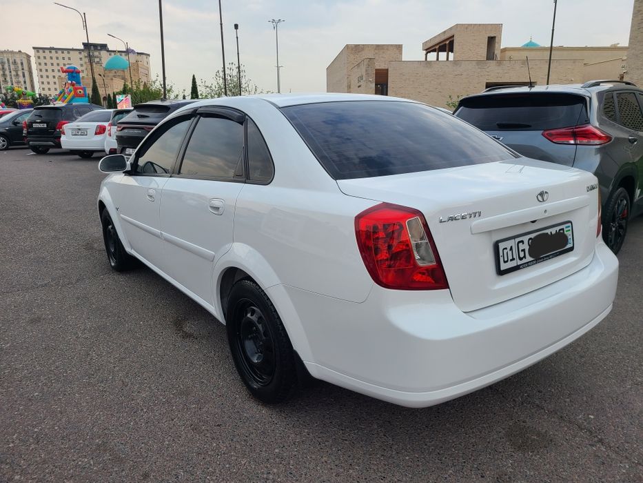 Lasetti 2004 yil 59000 km yurgan kiraska toza  moshina ideal