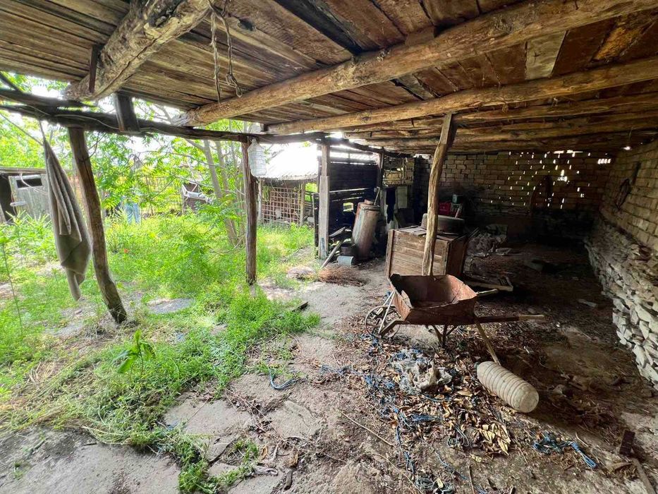 Голяма къща в центъра на село Съединение
