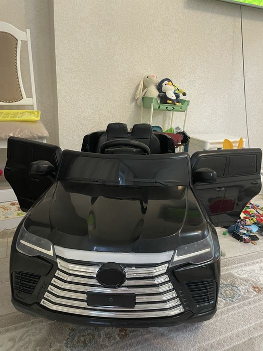 Детская машина ( лексус)