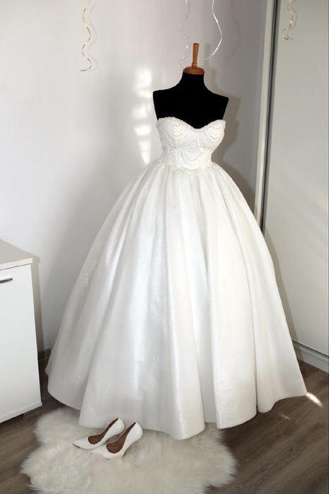Vand set rochie mireasa+costum mire