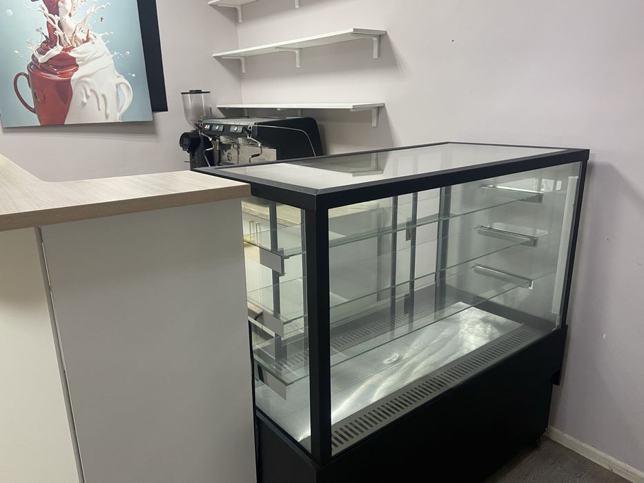 Продам витринный холодильник