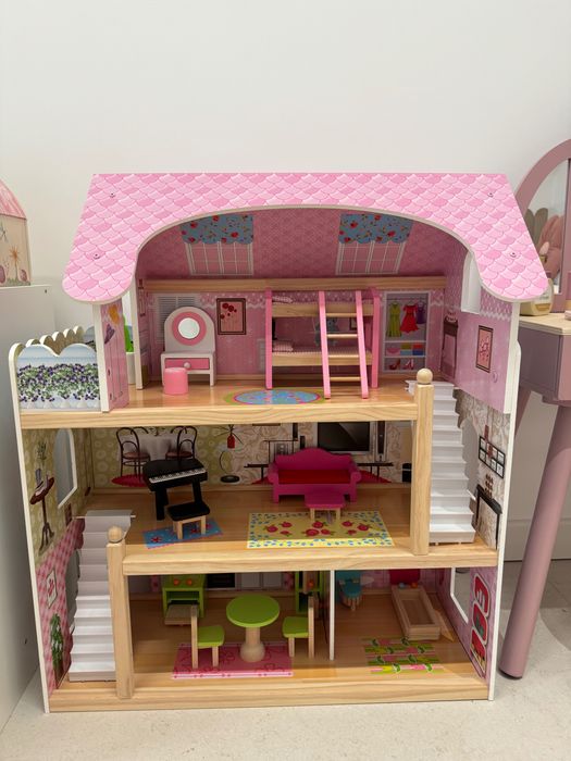 Дървена Къща за кукли. Moni toys.