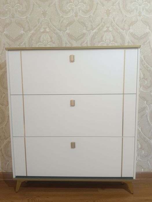 Oyoq kiyim uchun shkaf