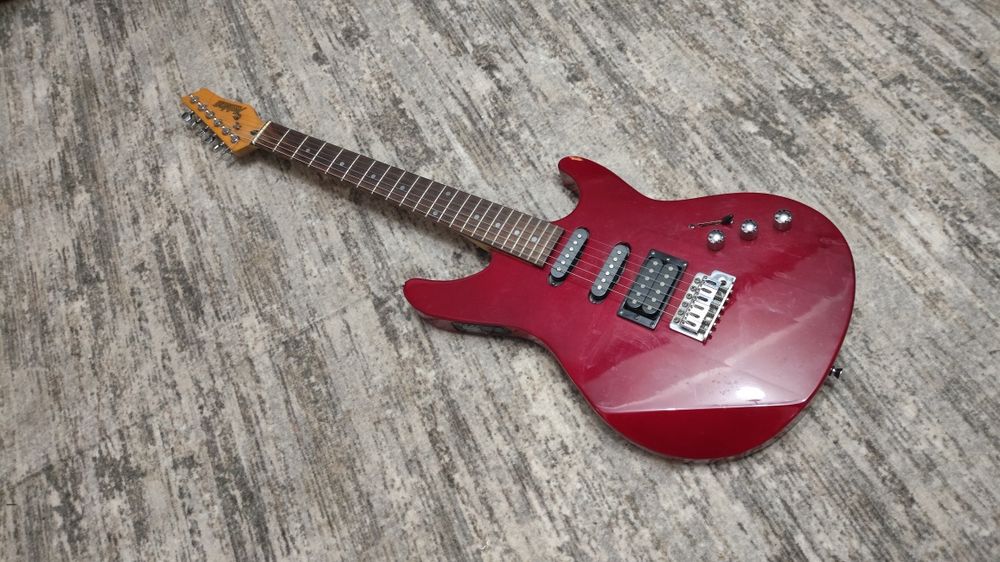Электрогитара Ashton со встроенным тюнером