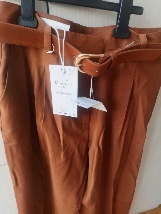 Панталон Zara, с колан, нов, размер М
