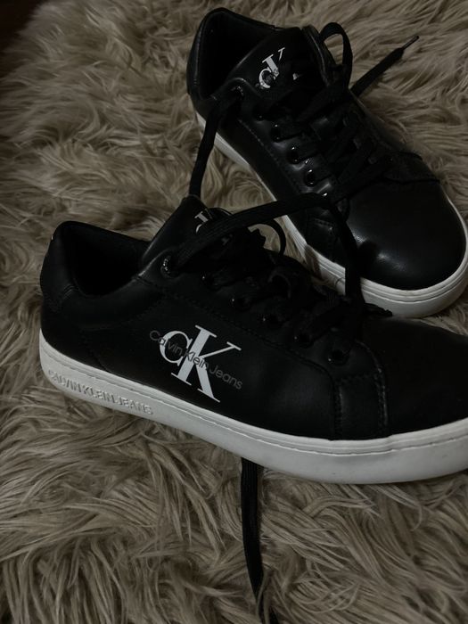 Обувки на Calvin Klein