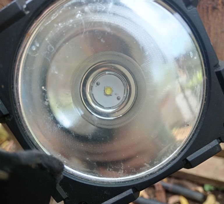 Vând lanternă cu doua capete cu acumulator