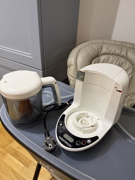 Baby Brezza One stept food maker deluxe