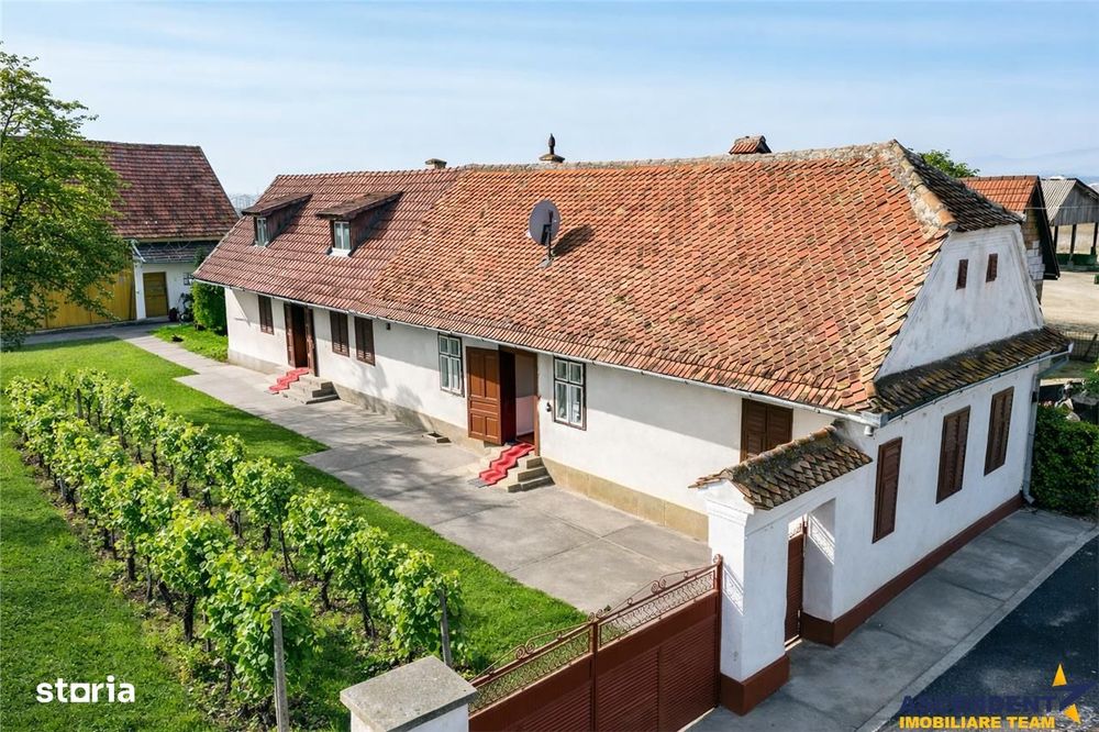 De vanzare sau schimb cu garsoniera Brasov. Casa autentica cu sura,1.8