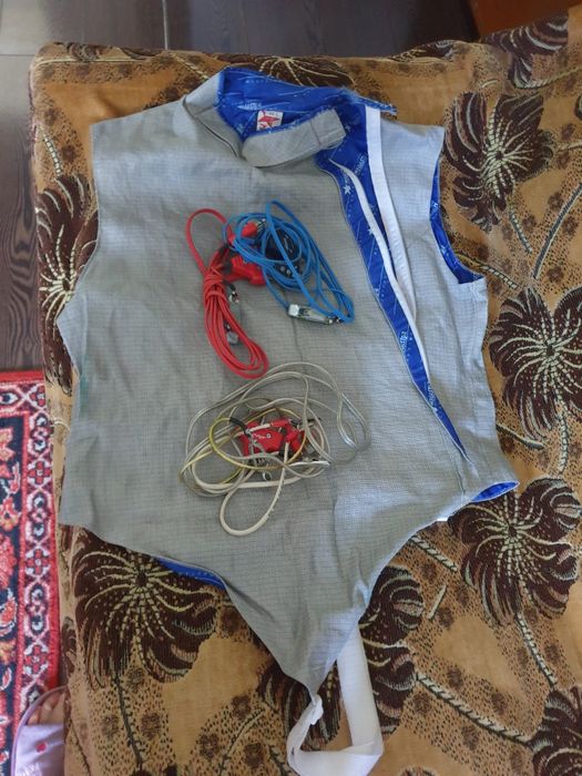 Продается форма для фехтования.