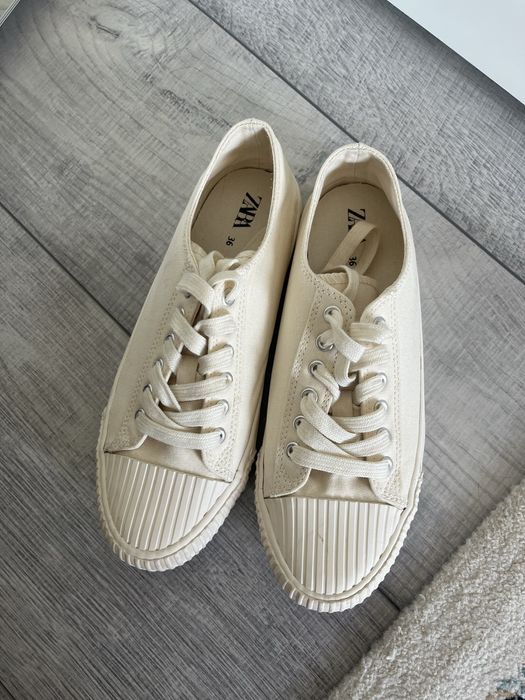 Срочно продам б/у кроссы от Зары и Скечерс