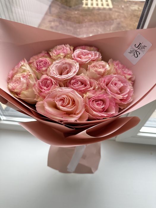 Свежий красный роза