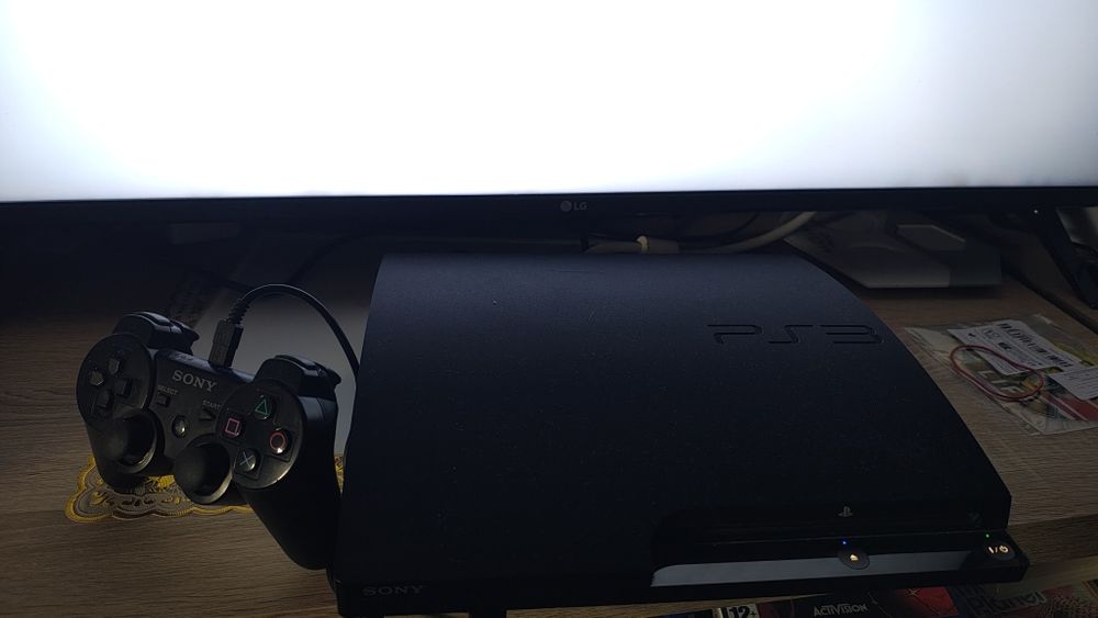 PlayStation 3 slim perfect funcțional cu maneta și joc