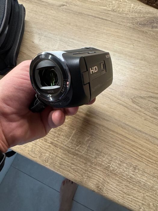 Продавам видеокамера Sony с проектор!