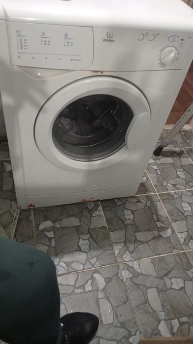 Стиральная машина indesit w101