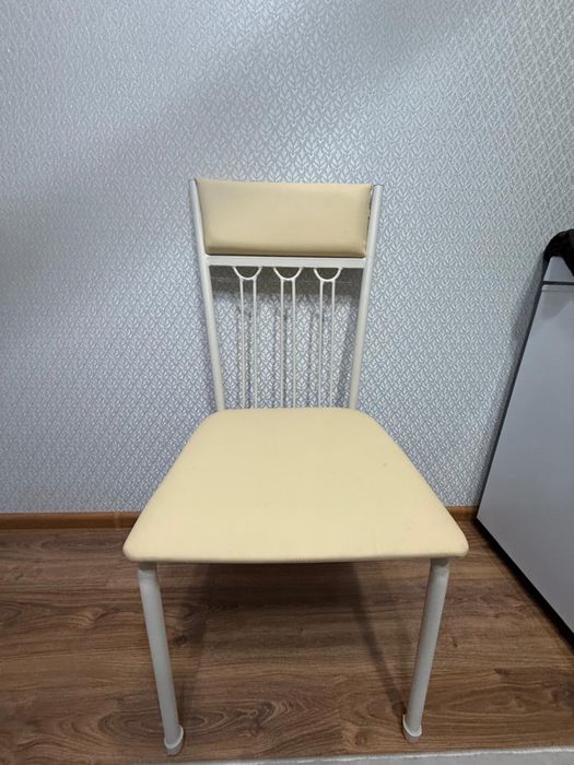 Продам 6 стульев