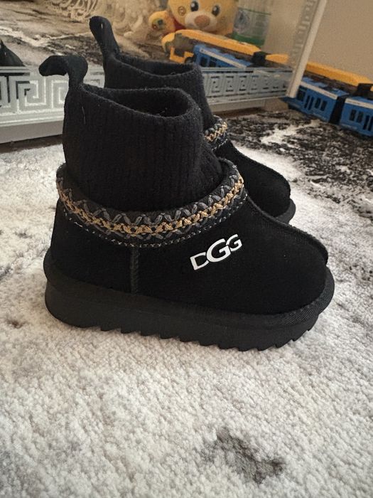 Ugg nr 26 cateva purtari