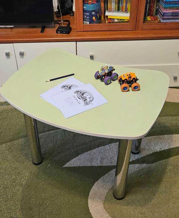 Детский  письменный  стол