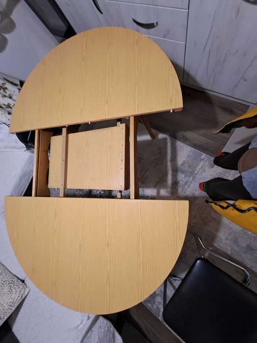 Трапезна  дървена маса