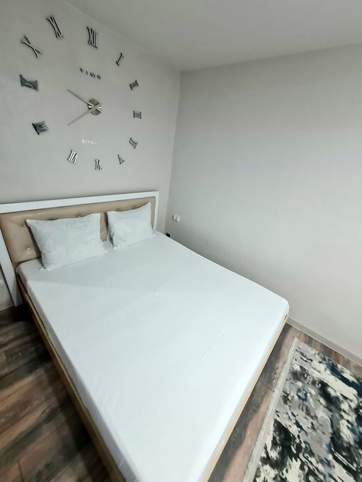 Посуточно 1 ком .кв в 6 мкр , есть бойлер , интернет.