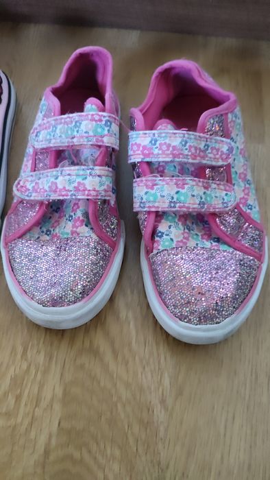 Lot papuci Nr 32 și Nr 33