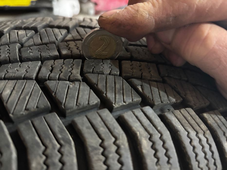 Зимни гуми с джанти ,навигация и компресор за климатик