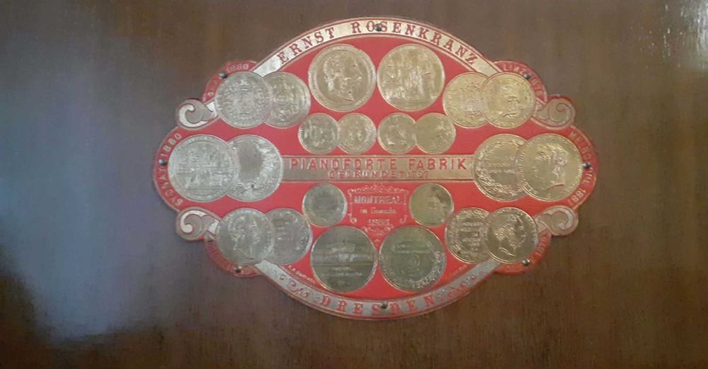 Pentru nostalgici si nu numai,ofer spre vanzare pianina Rosenkranz.