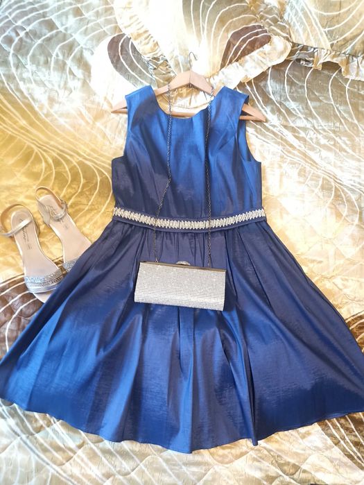 Синя рокля с чанта и обувки