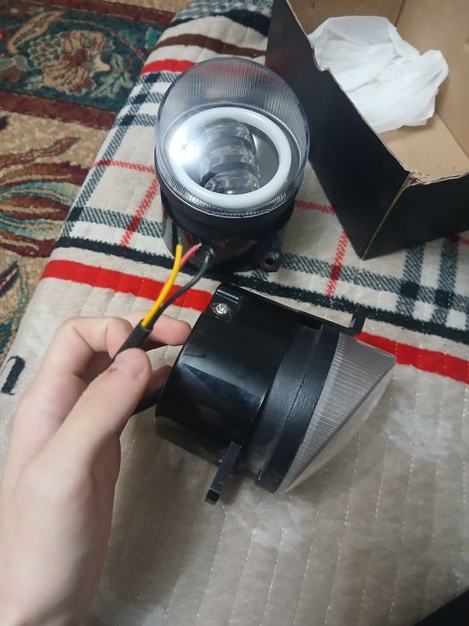 Продам противотуманник на Камри