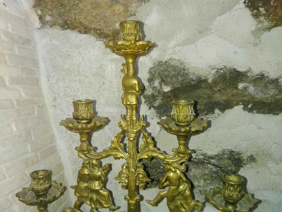 Продавам Френски бронзов свещник в стил РОКОКО