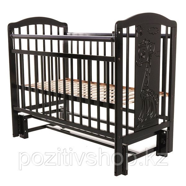 Кроватка детская с маятником,  матрасом, наматрасником и бортиками