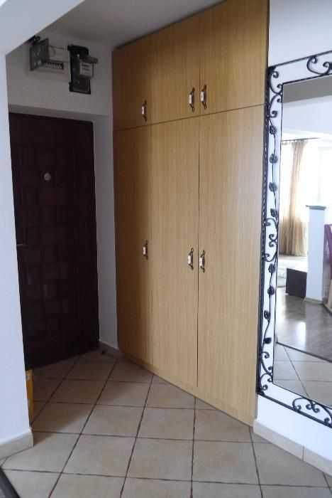 Inchiriez apartament cu 3 camere