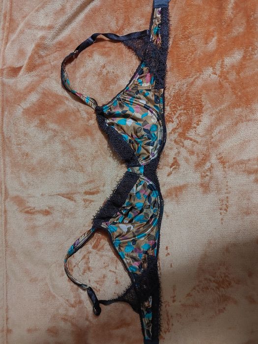 Сутиени и комплекти. Различни модели.