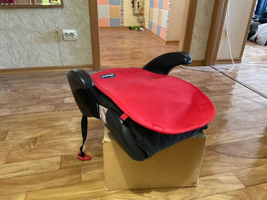 Детский бустер для машины