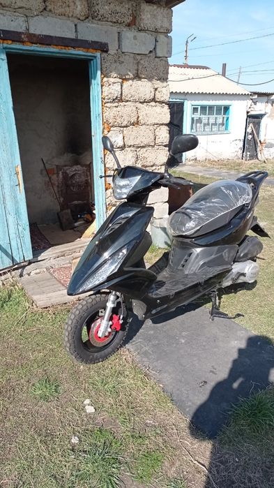 Продам скутер новый