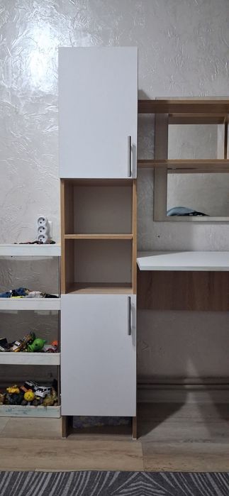 Компьютерный стол с надстройкой