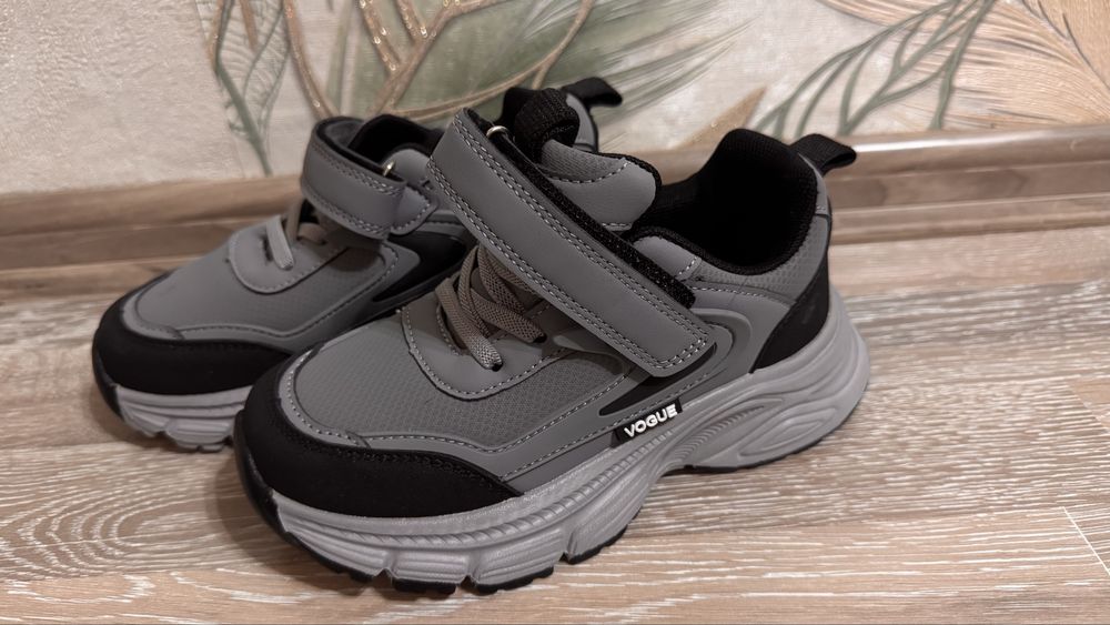 Продам кроссы для мальчика