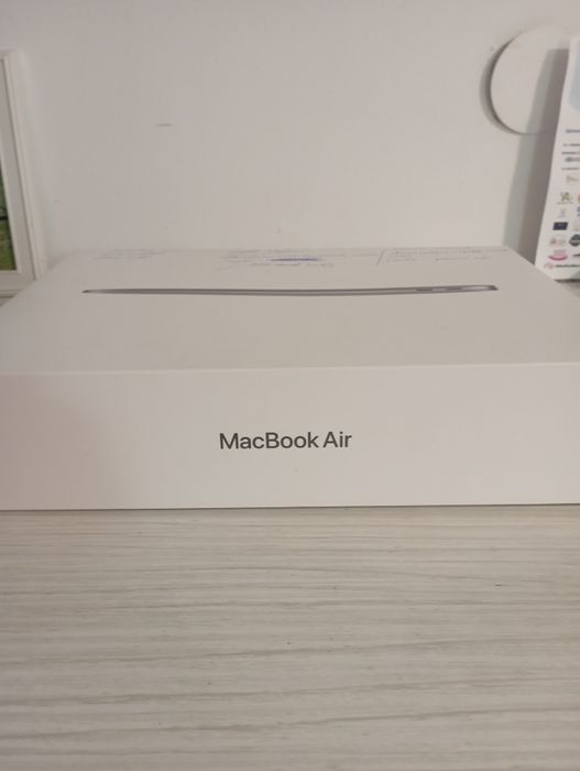 Vând laptop macbook Air 13-inch