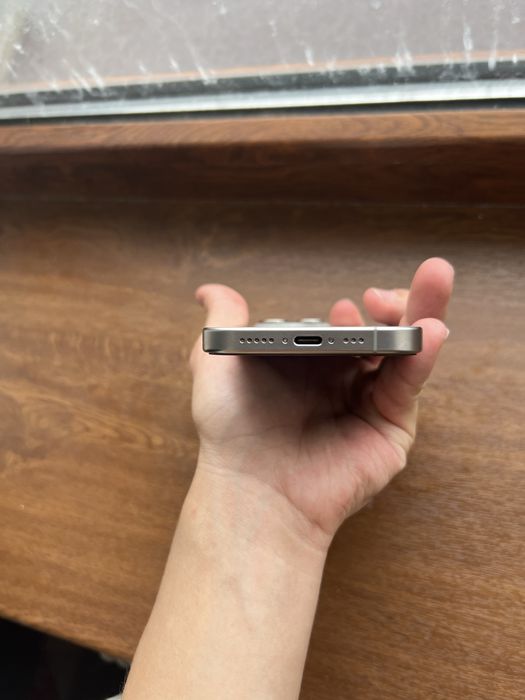 Iphone 15 pro natural titan