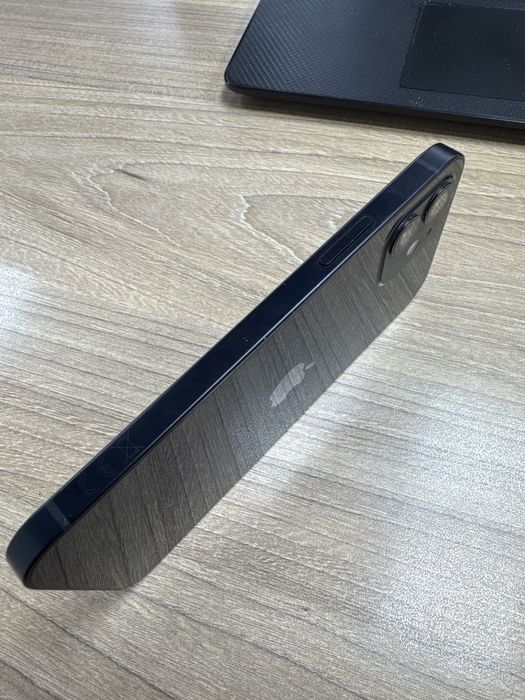 Продам iPhone 12