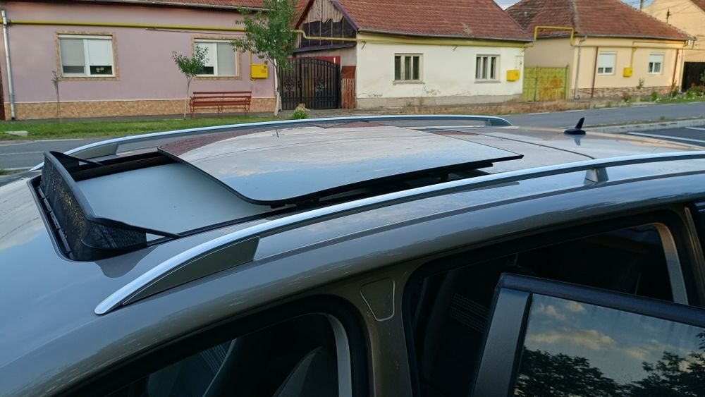 Vând VW Touran Life