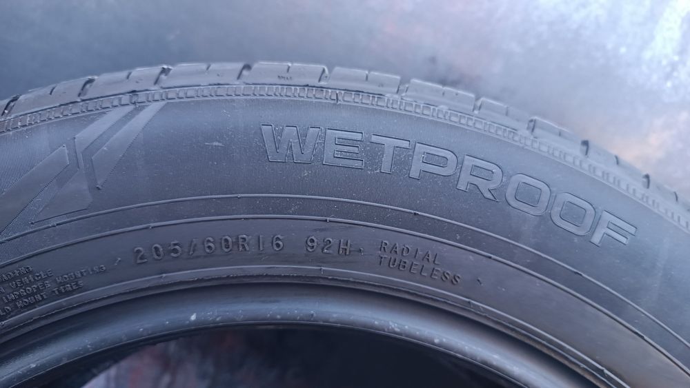 205/60/16 Nokian