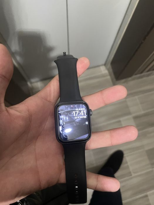 Apple Watch SE  в хорошем состоянии