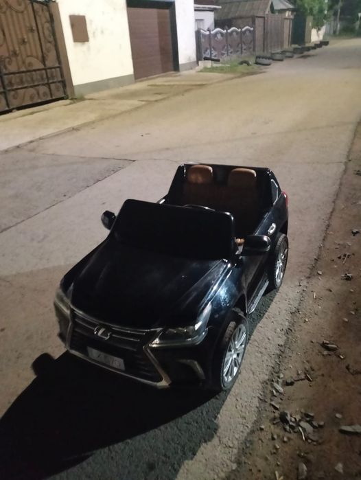 Продам детскую машину