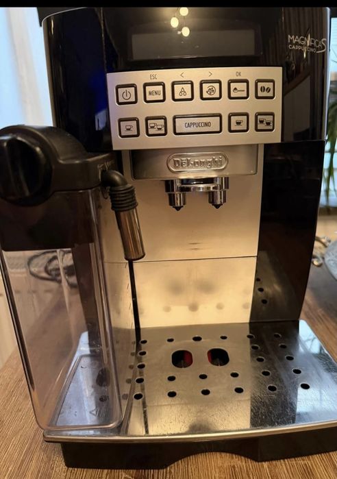 Masina cafea boabe DeLonghi Magnifica cappuccino