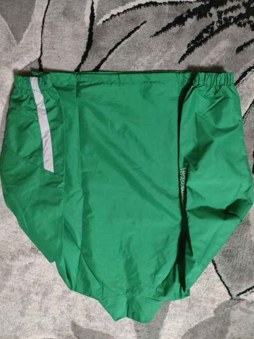 Geaca Errea originala de ploaie cu plasa. Semn Brodat