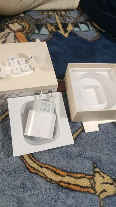 Наушники AirPods