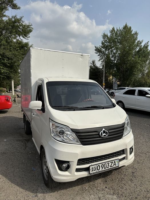 Zor narxga Changan moshinasi sotiladi